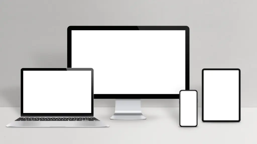 Maquette de site responsive sur portable, écran, téléphone et tablette